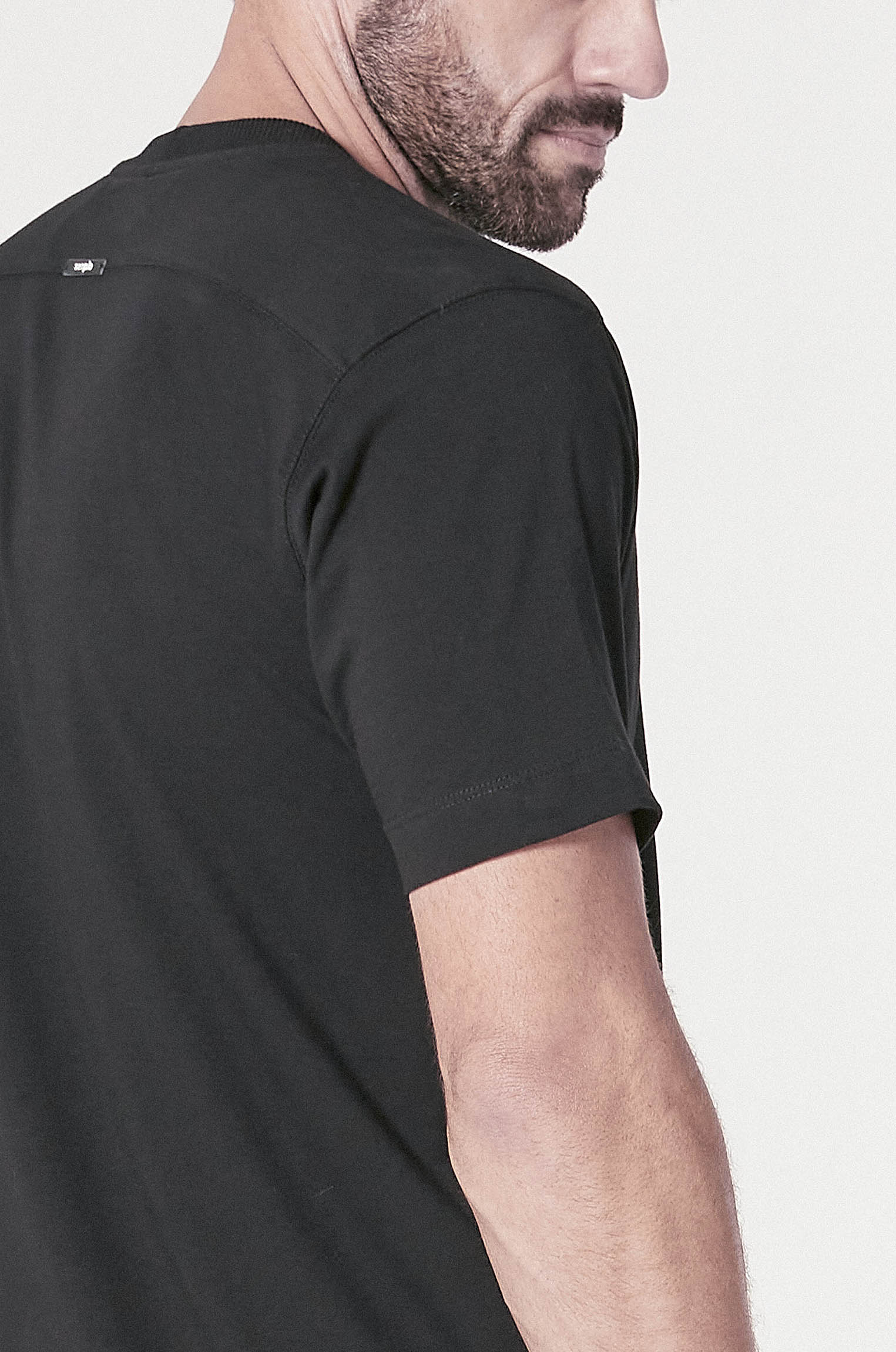 Camiseta Recorte Ombros Preta