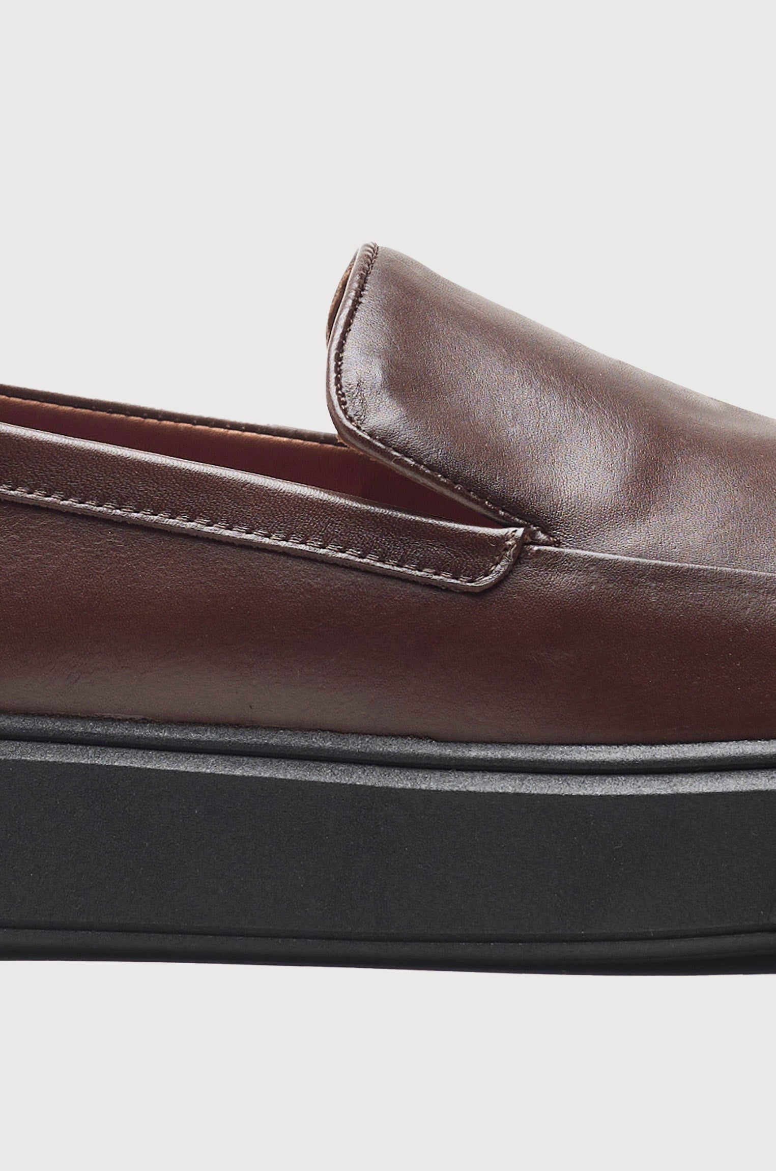 Tênis Mocassim Minimal Marrom