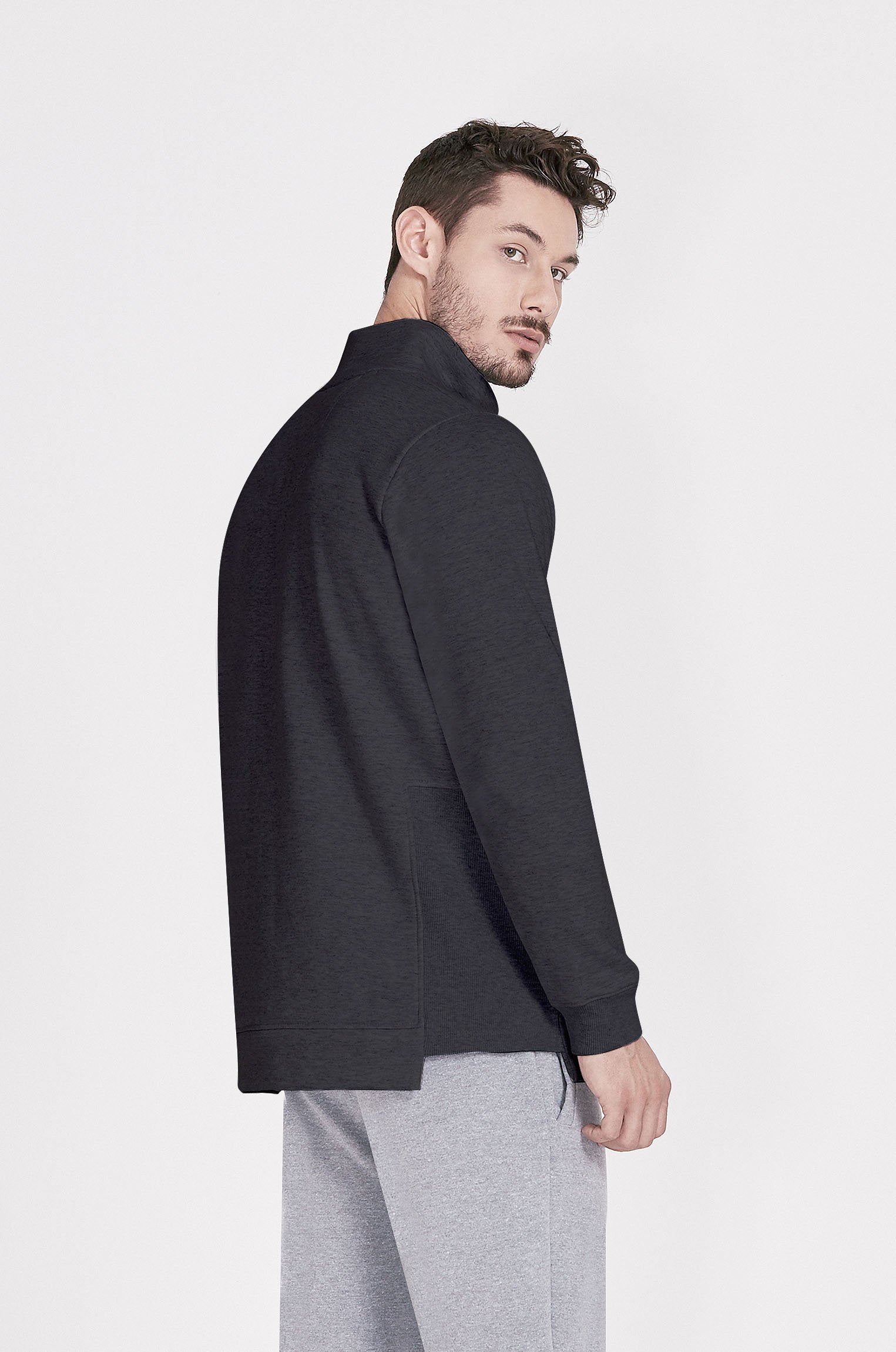 Moletom Peluciado Gola Estruturada Preto