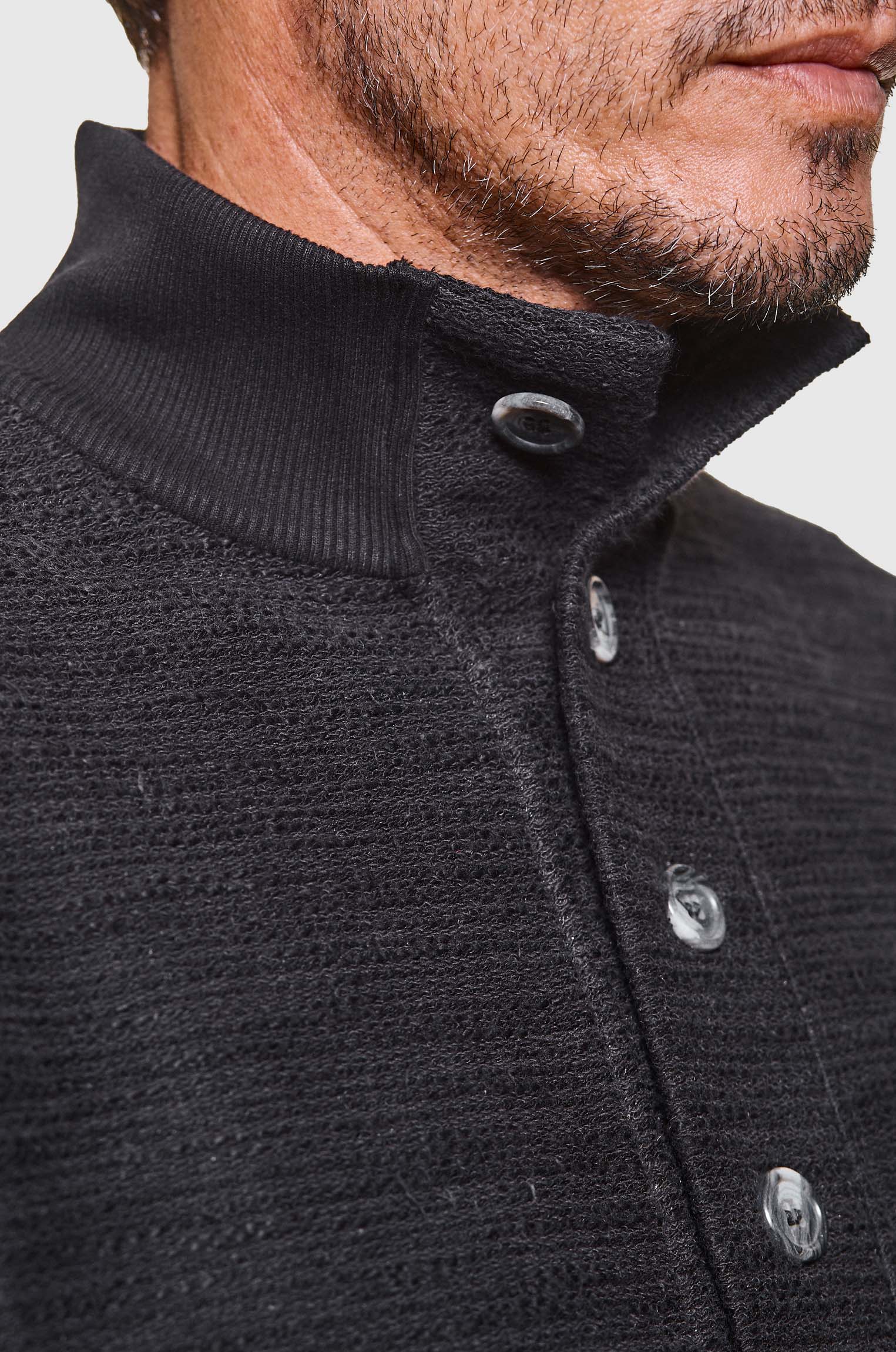 Moletom Texturizado Gola Alta com Botões Preto