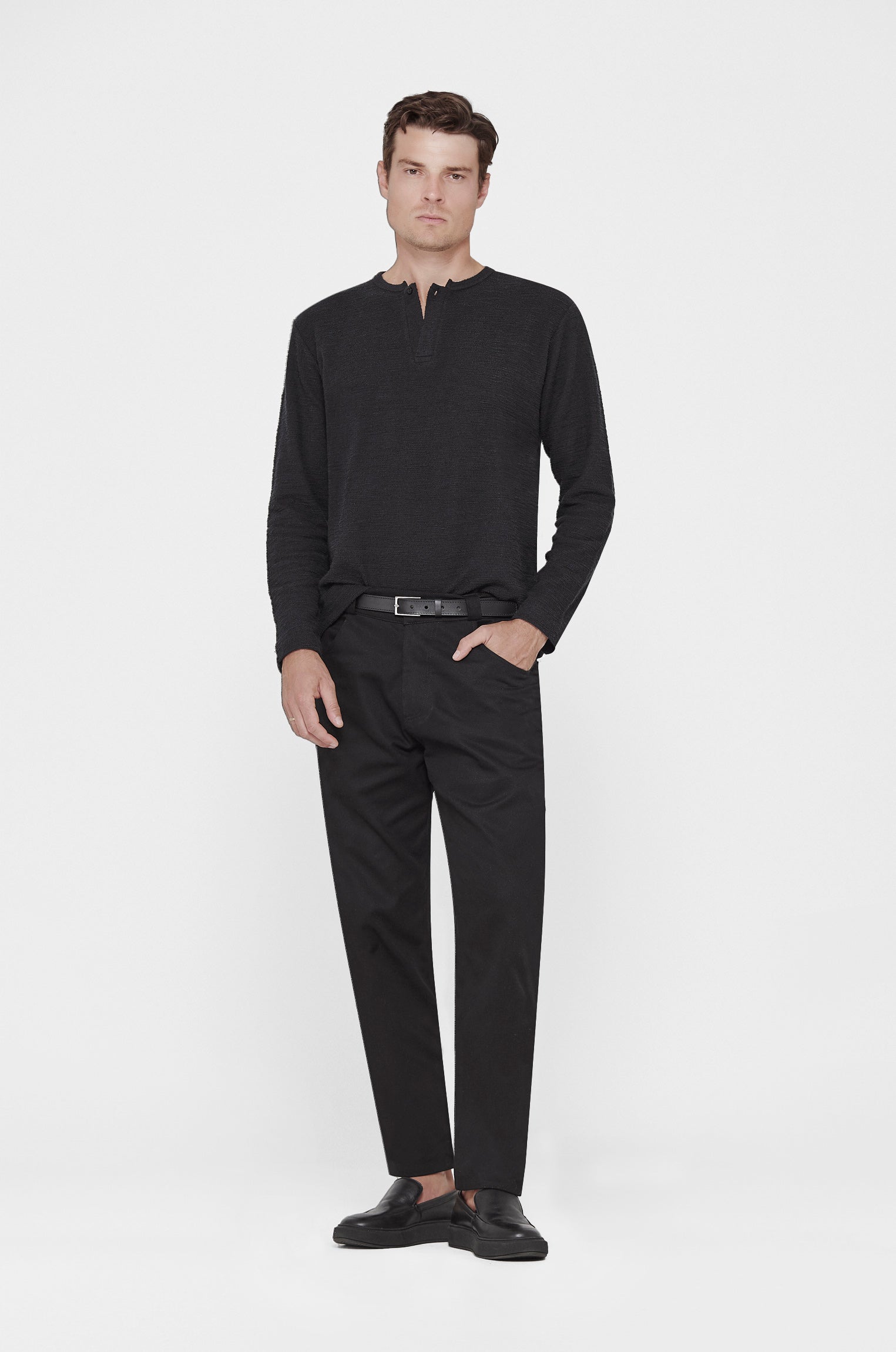 Manga Longa Henley Tear Preta