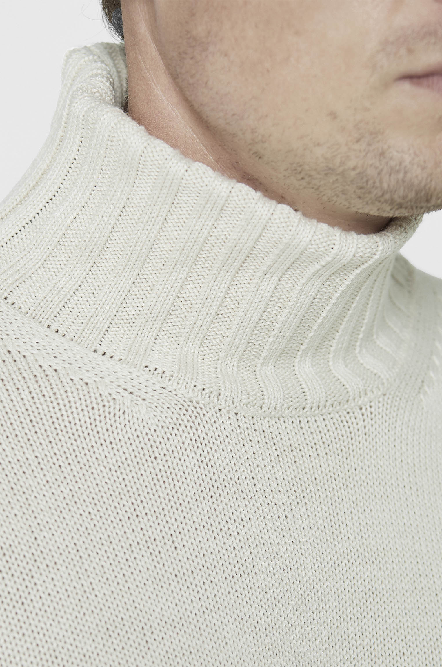 Tricô Gola Alta Bege