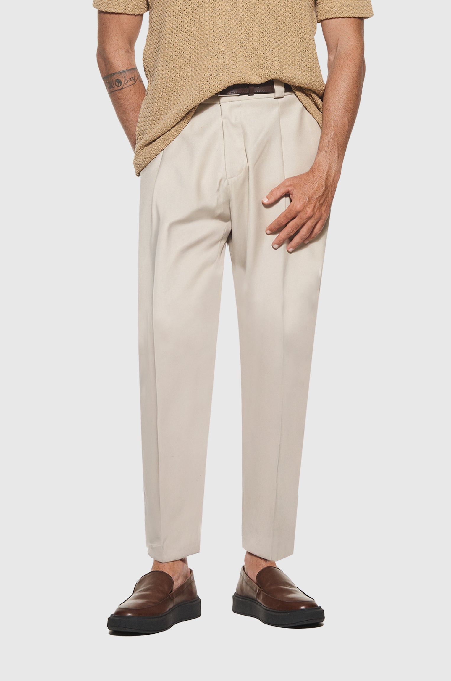 Calça Alfaiataria Prega Minimalista Bege