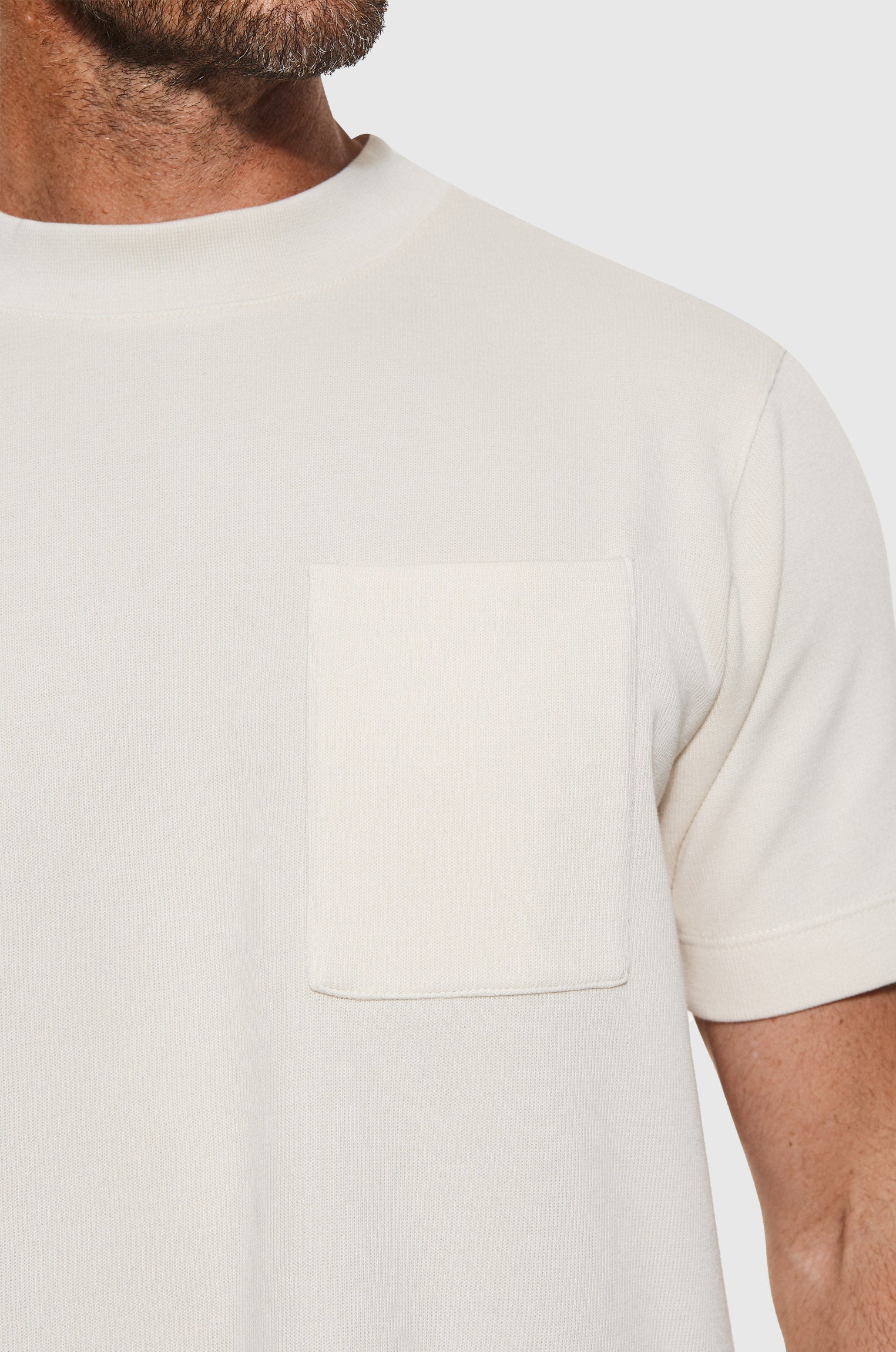 Camiseta Malha Estruturada com Bolso Minimalista