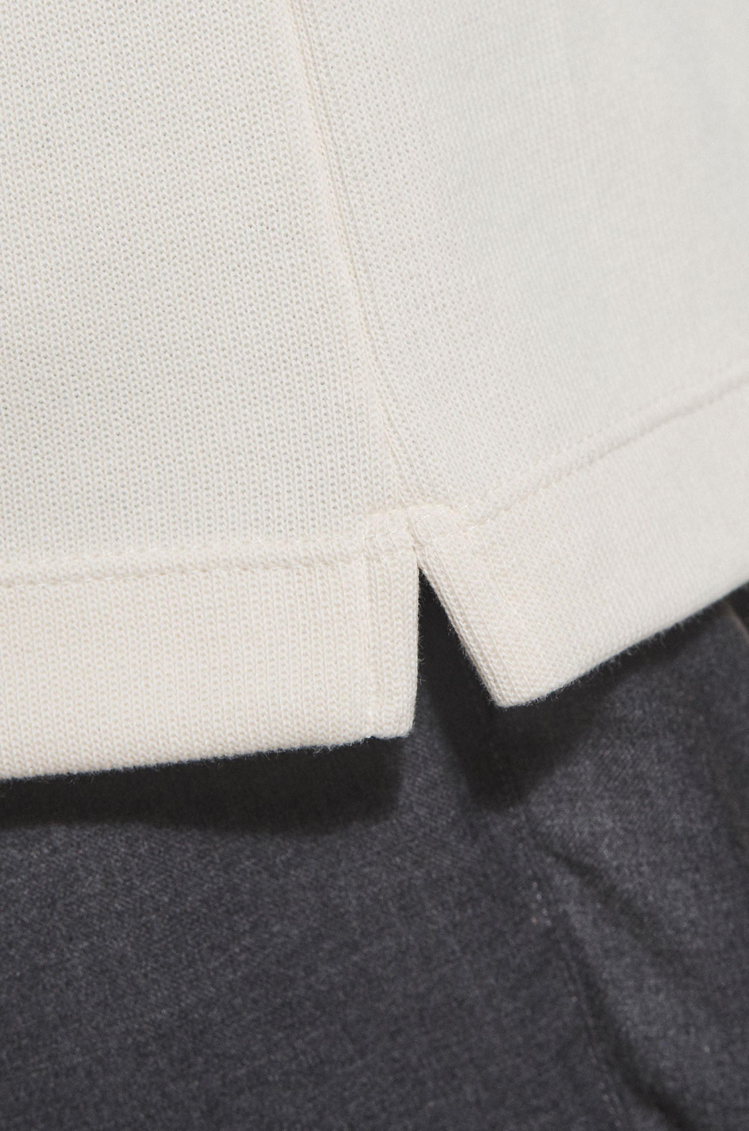 Camiseta Malha Estruturada com Bolso Minimalista