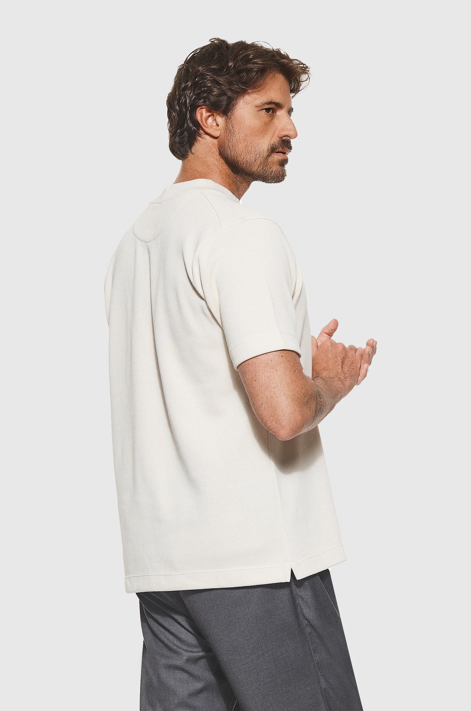 Camiseta Malha Estruturada com Bolso Minimalista