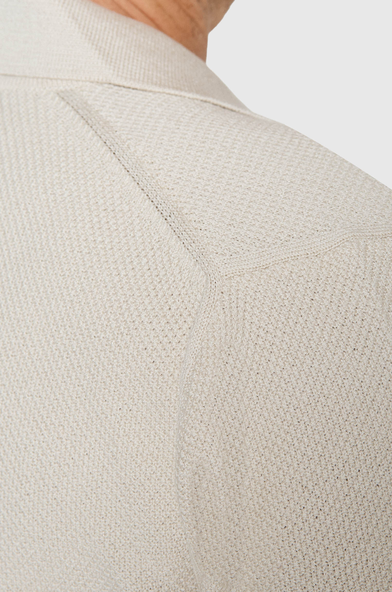 Polo Tricô em Ponto Crochê Texturizado Bege