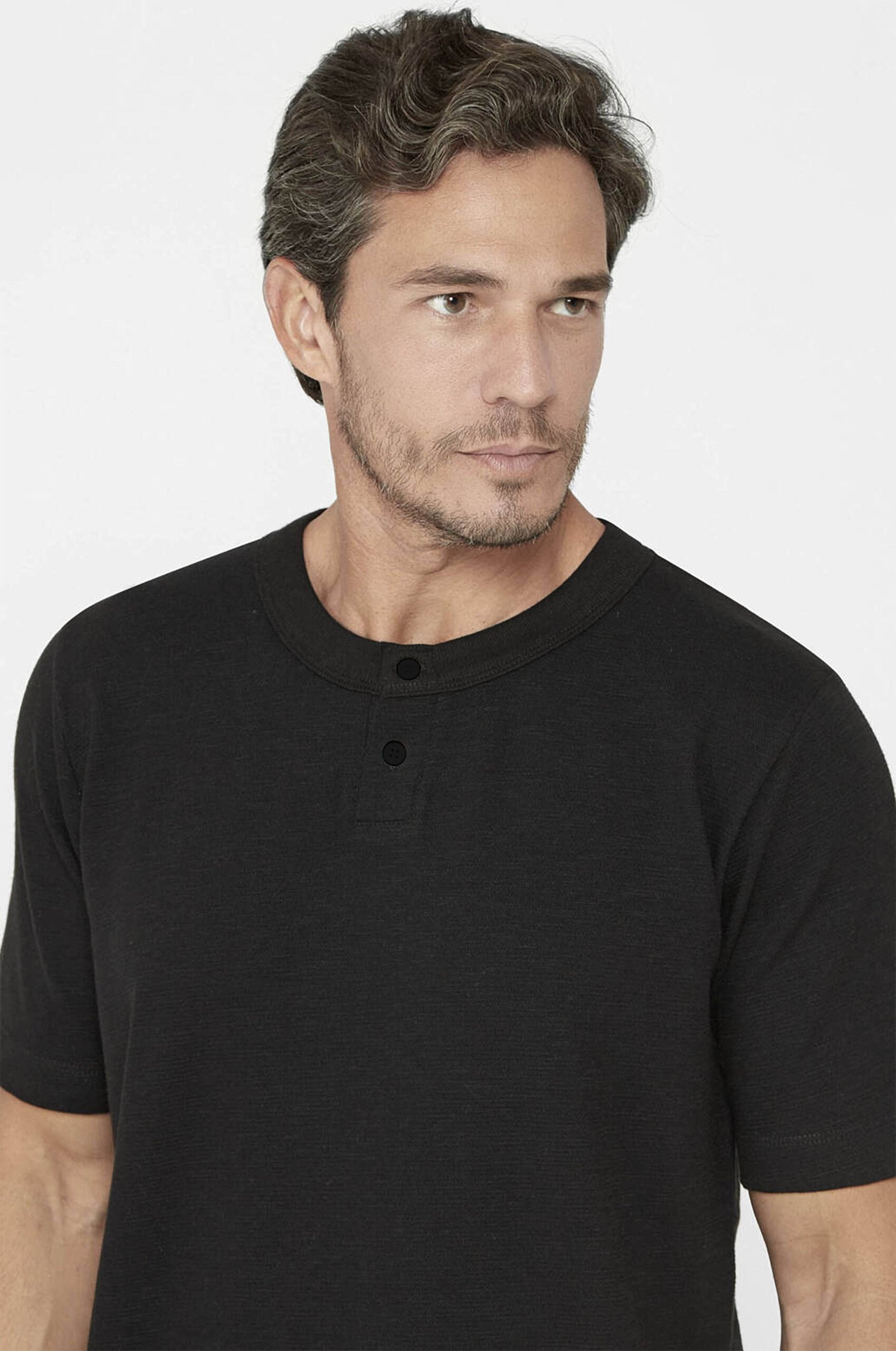Camiseta Texturizada Henley Preta