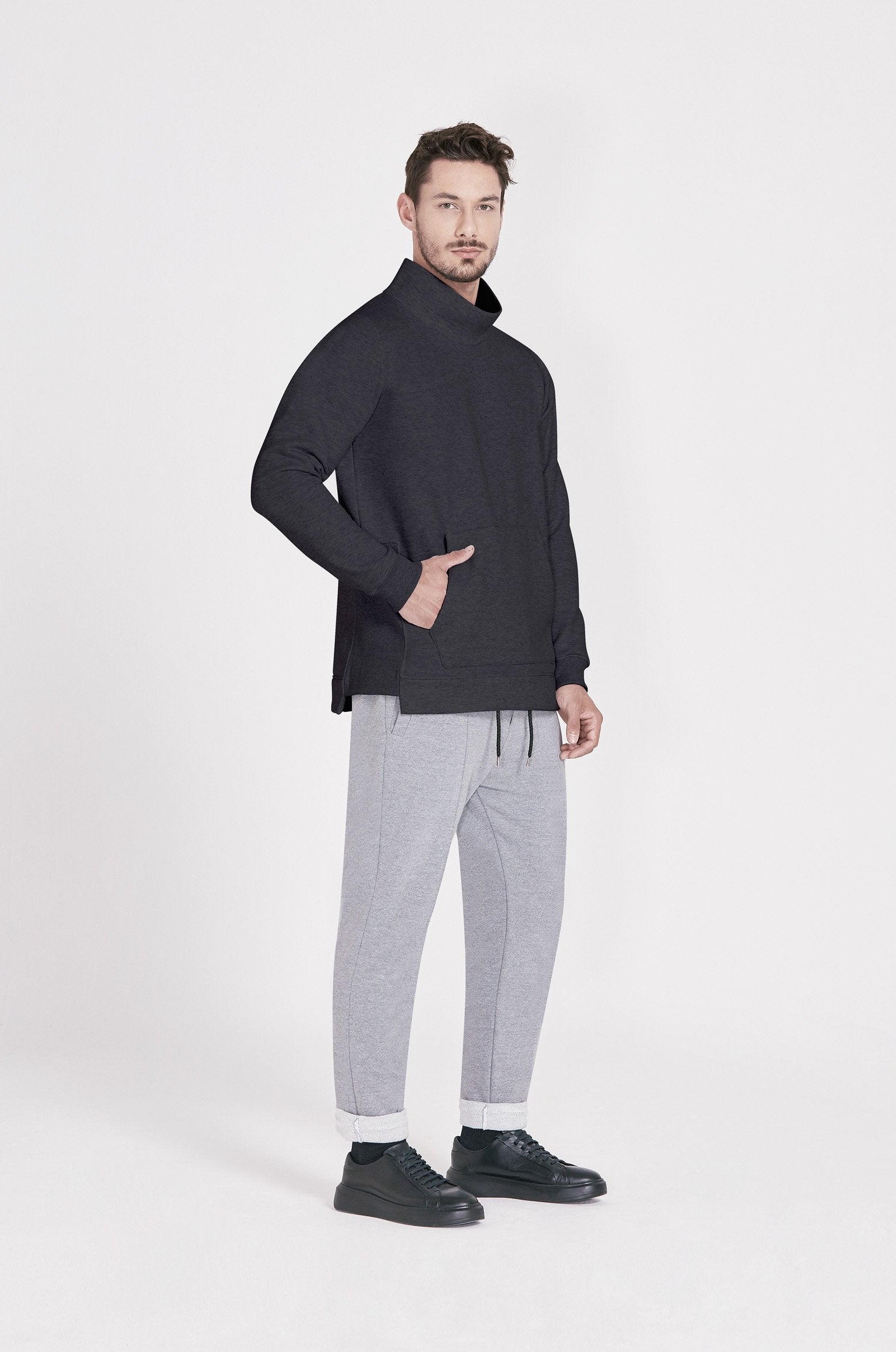 Moletom Peluciado Gola Estruturada Preto