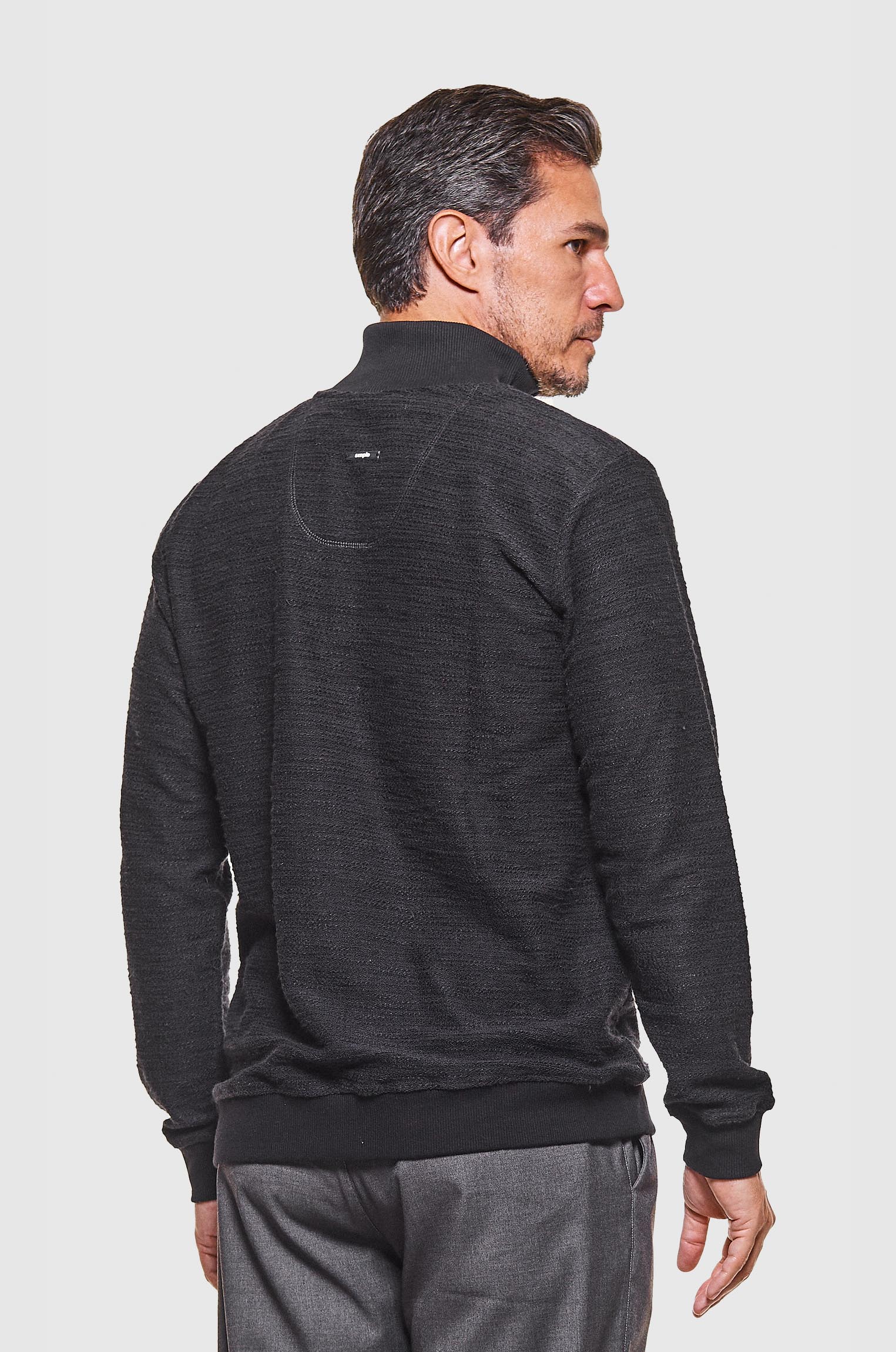 Moletom Texturizado Gola Alta com Botões Preto