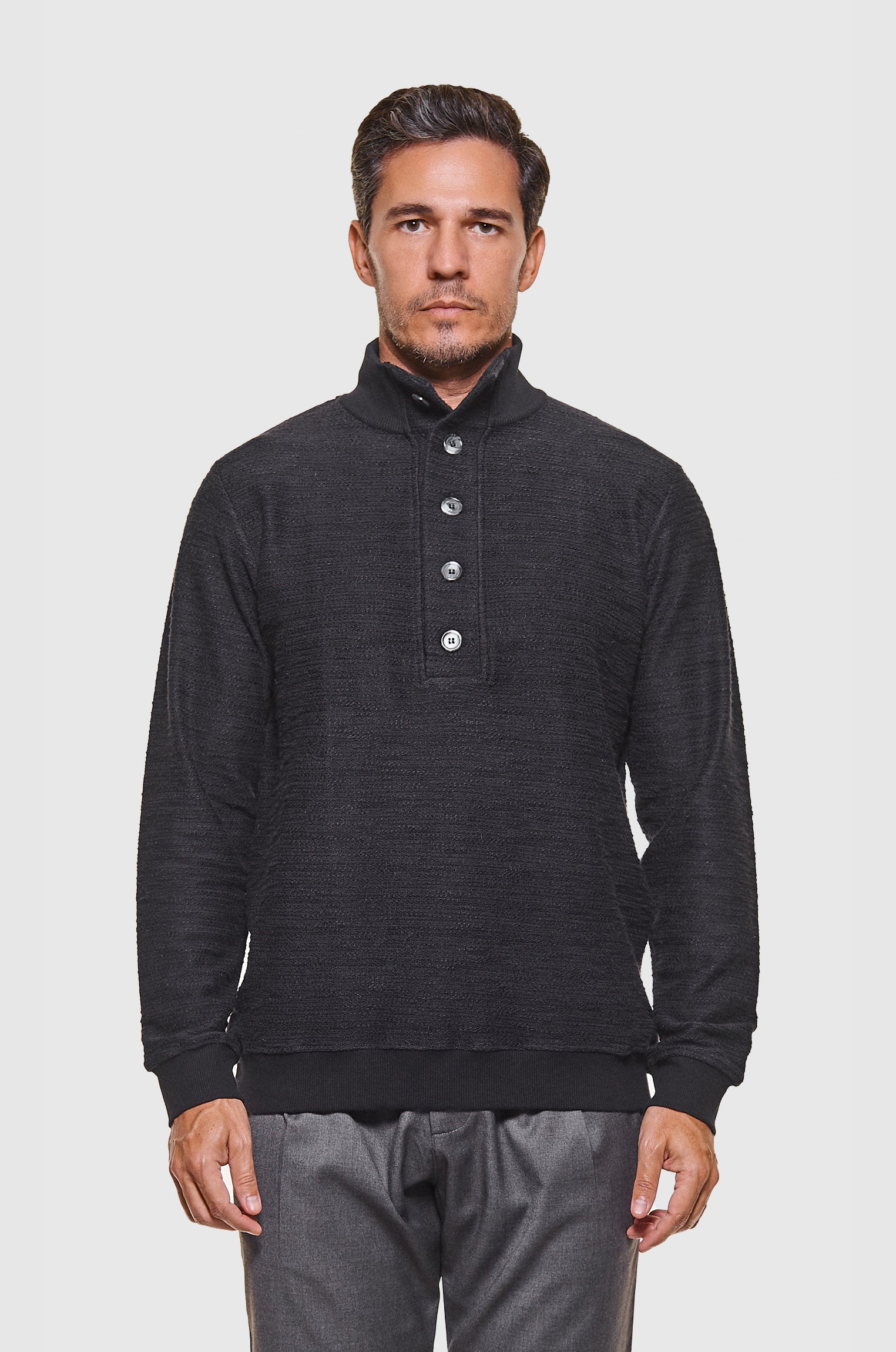 Moletom Texturizado Gola Alta com Botões Preto