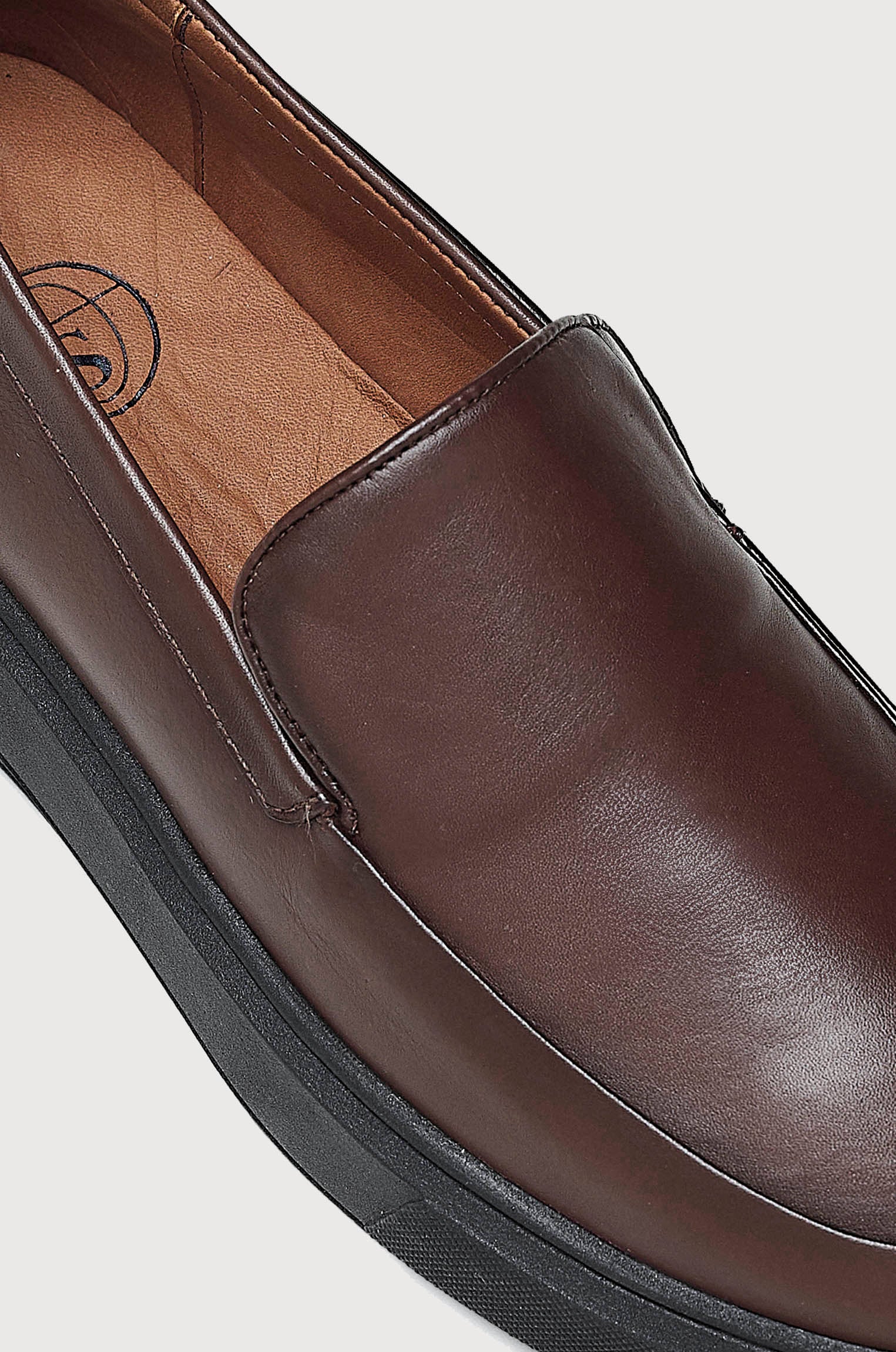 Tênis Mocassim Minimal Marrom