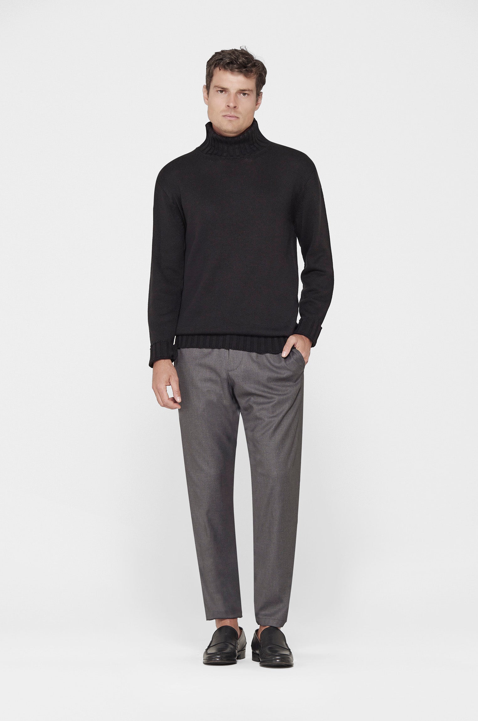 Tricô Gola Alta Preto