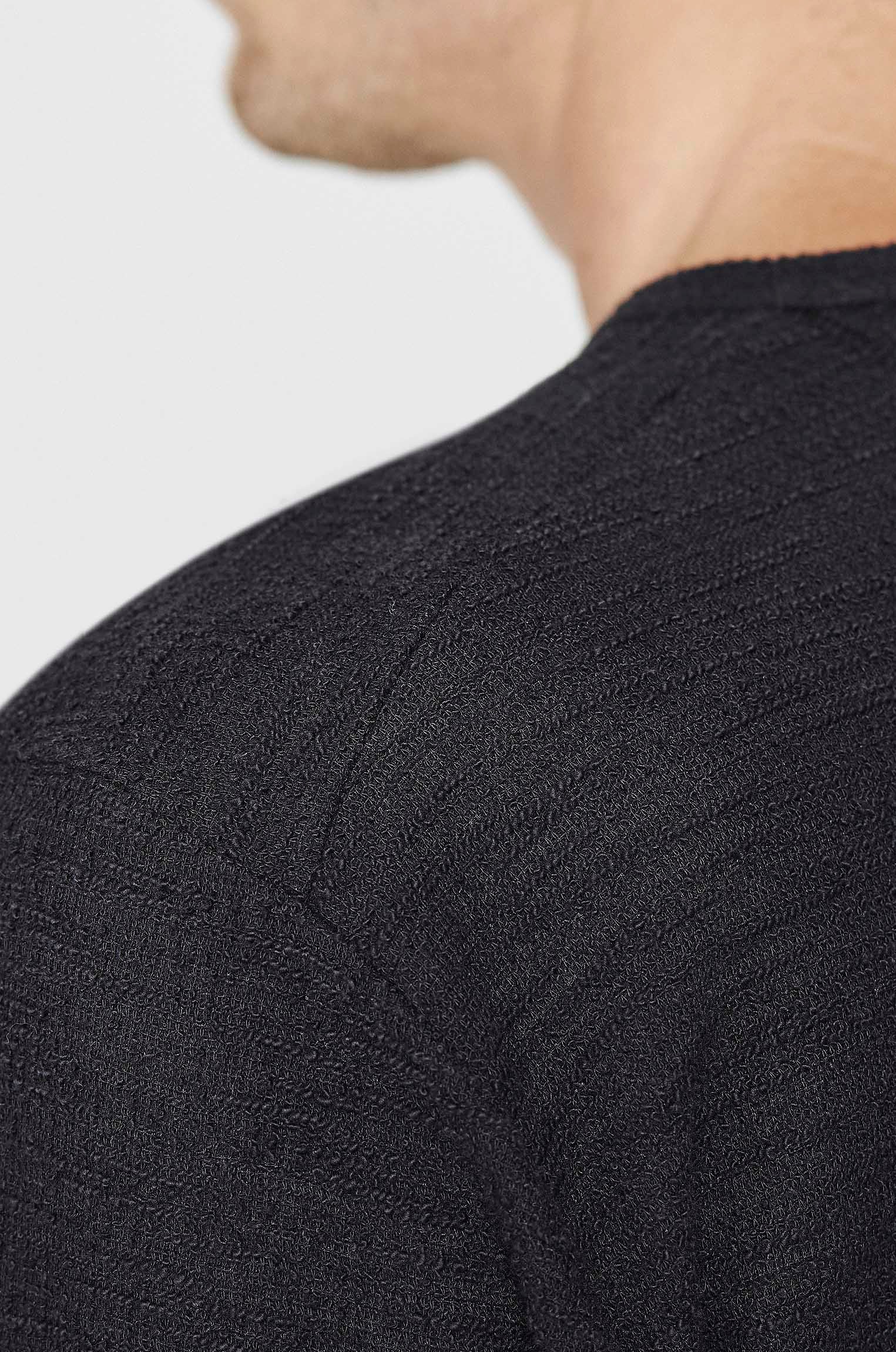 Manga Longa Henley Tear Preta