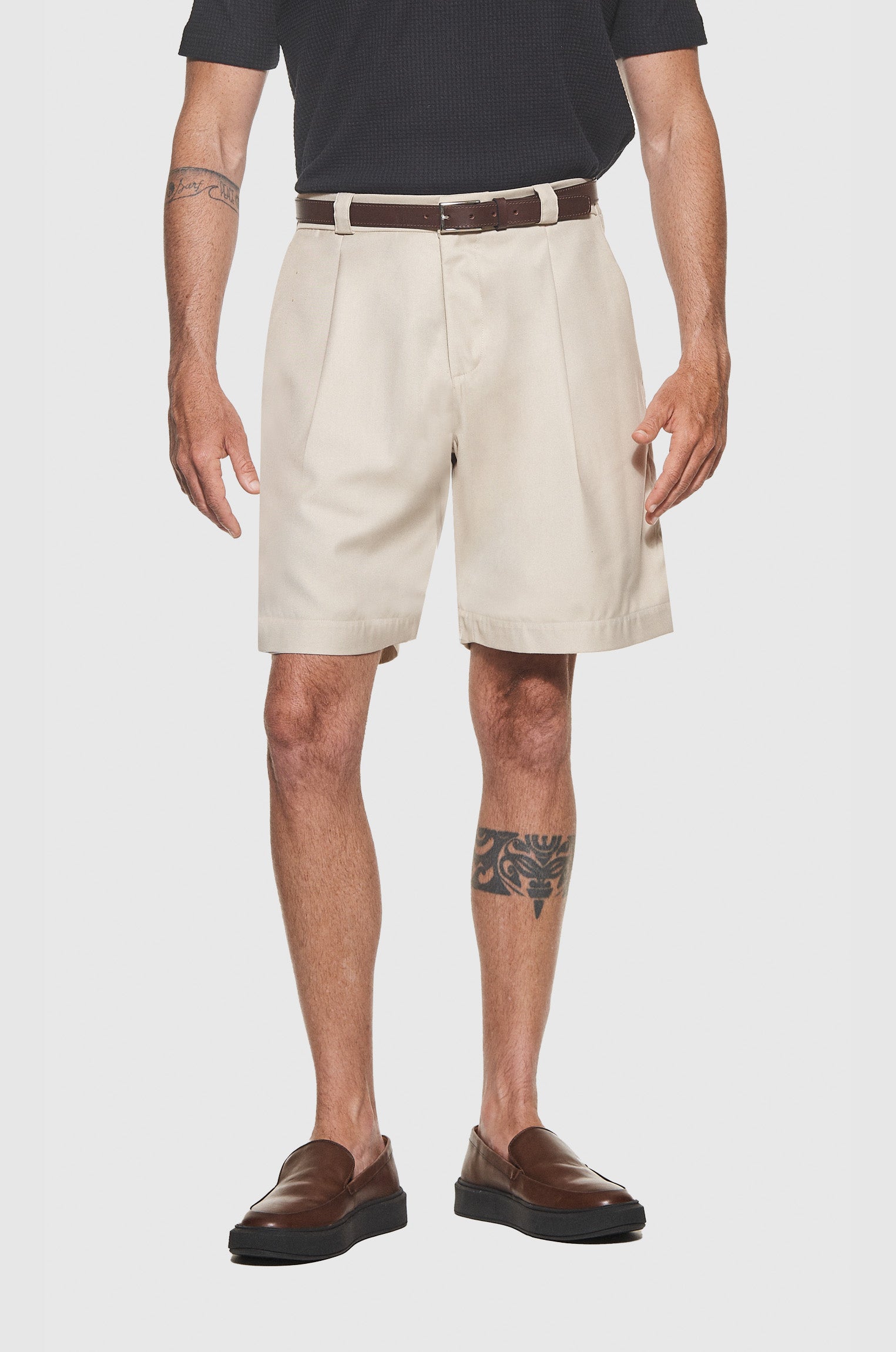 Bermuda Pregas Alfaiataria Bege