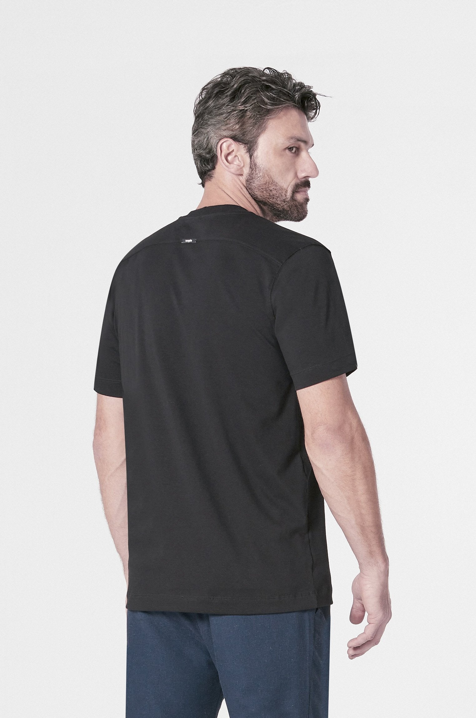 Camiseta Recorte Ombros Preta