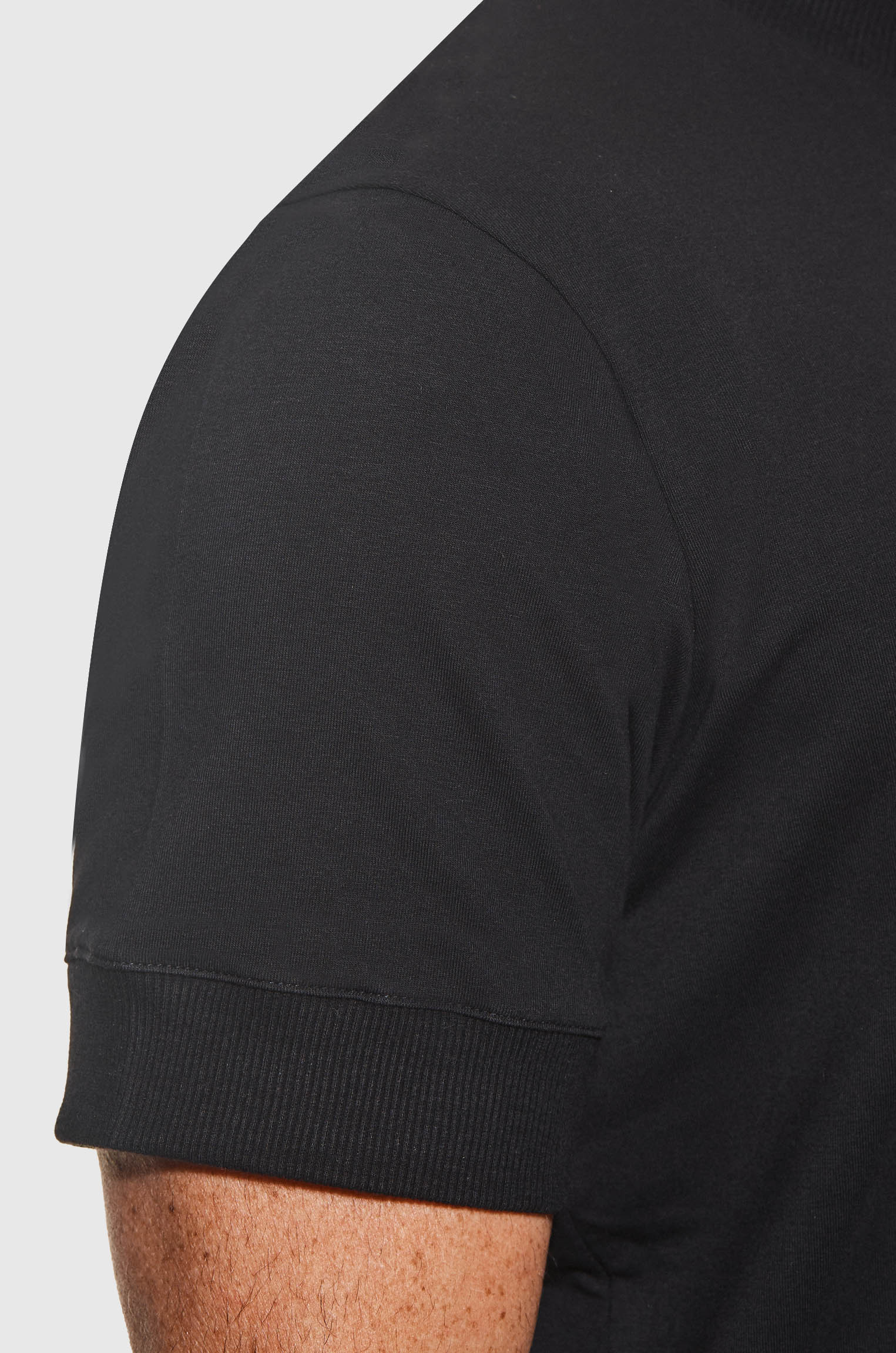 Camiseta Algodão Egípcio Punhos Canelados Preta