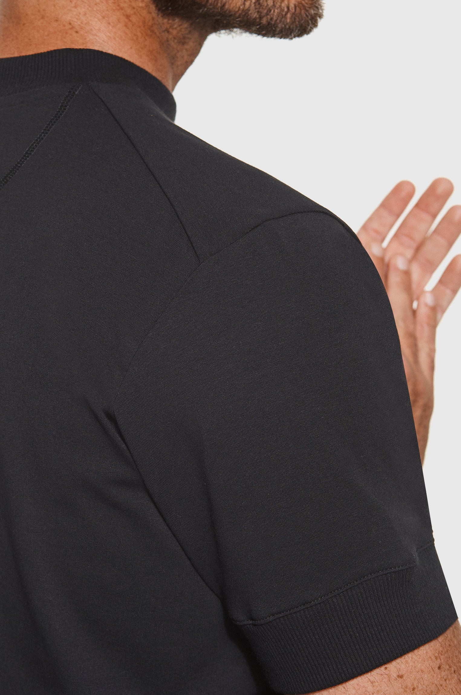 Camiseta Algodão Egípcio Punhos Canelados Preta