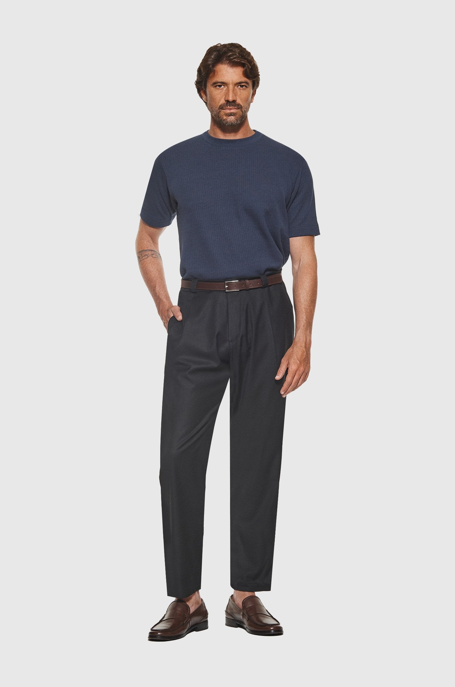 Calça Alfaiataria Prega Minimalista Preta