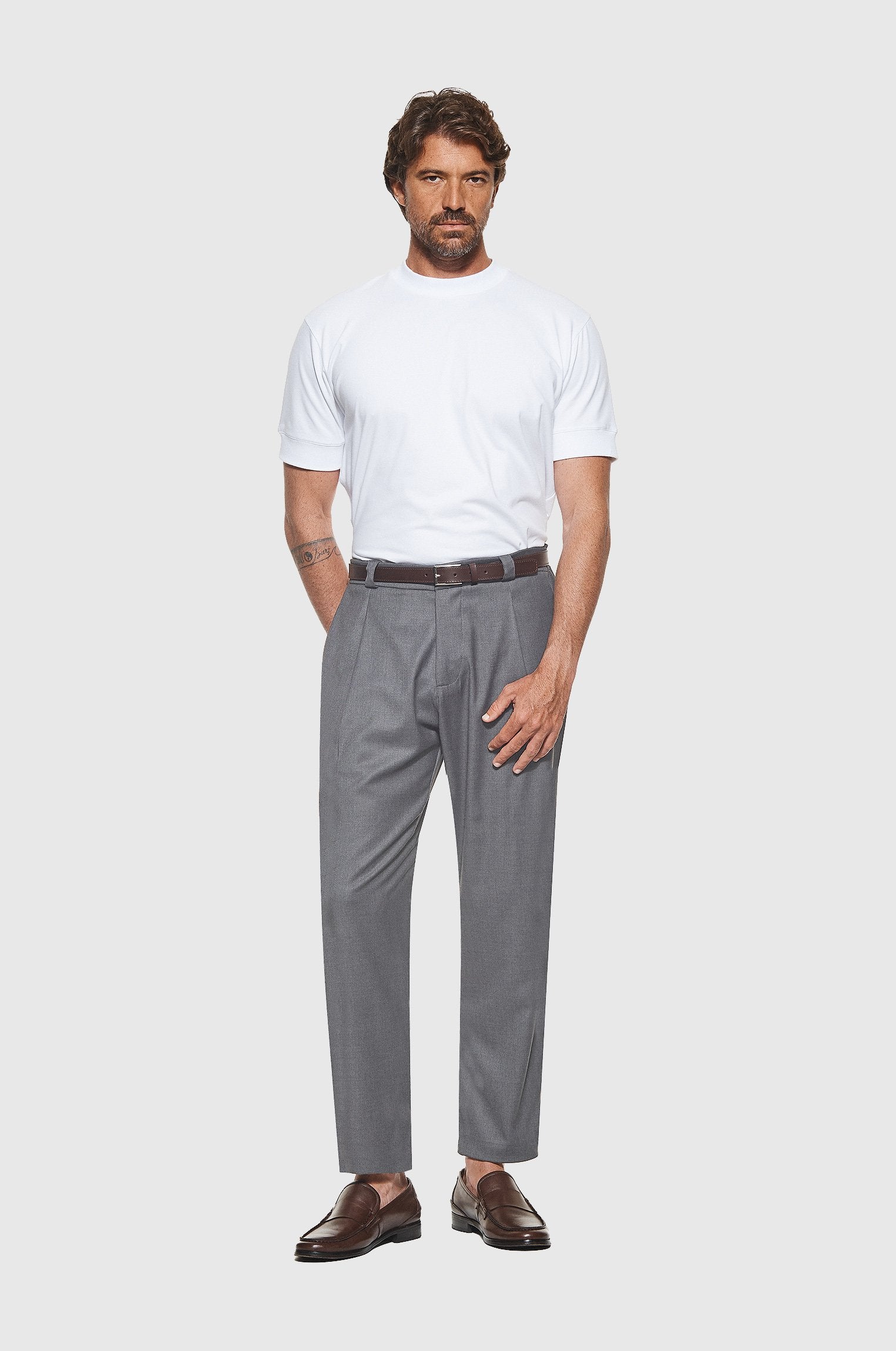 Calça Alfaiataria Prega Minimalista Cinza