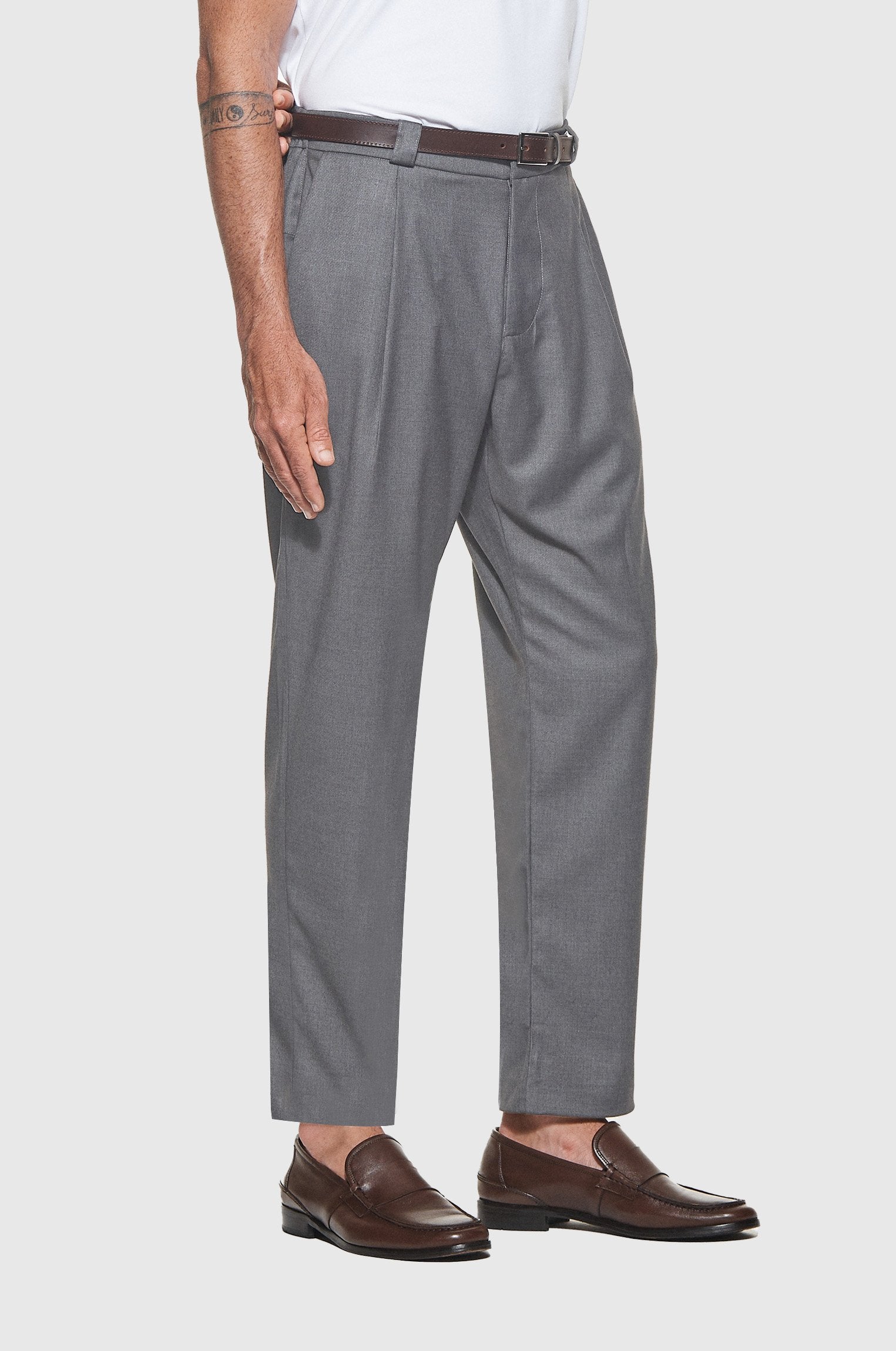 Calça Alfaiataria Prega Minimalista Cinza