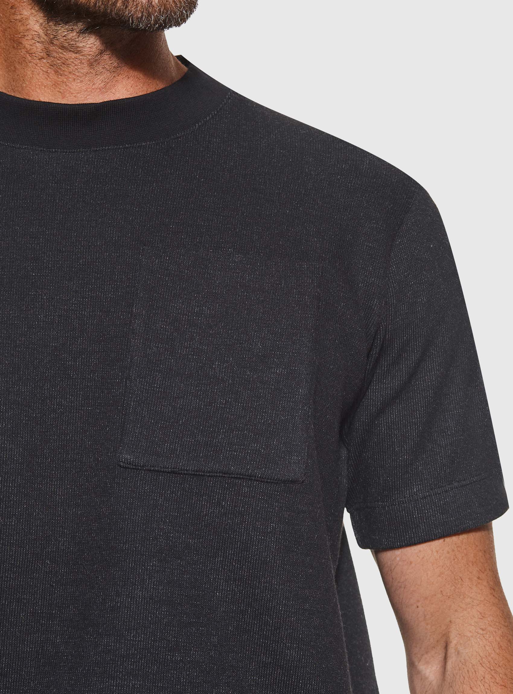 Camiseta Malha Estruturada Bolso Minimalista