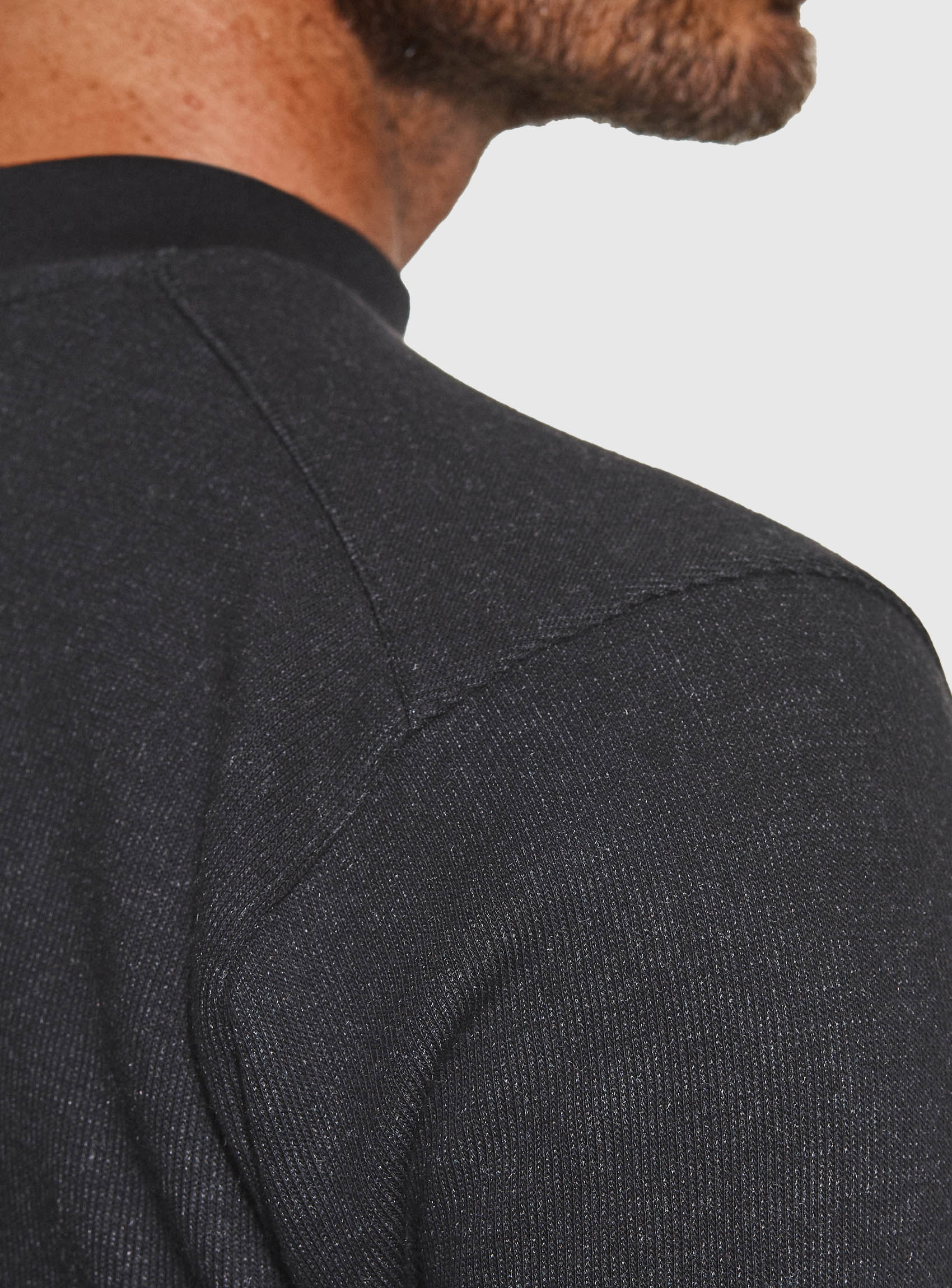 Camiseta Malha Estruturada Bolso Minimalista