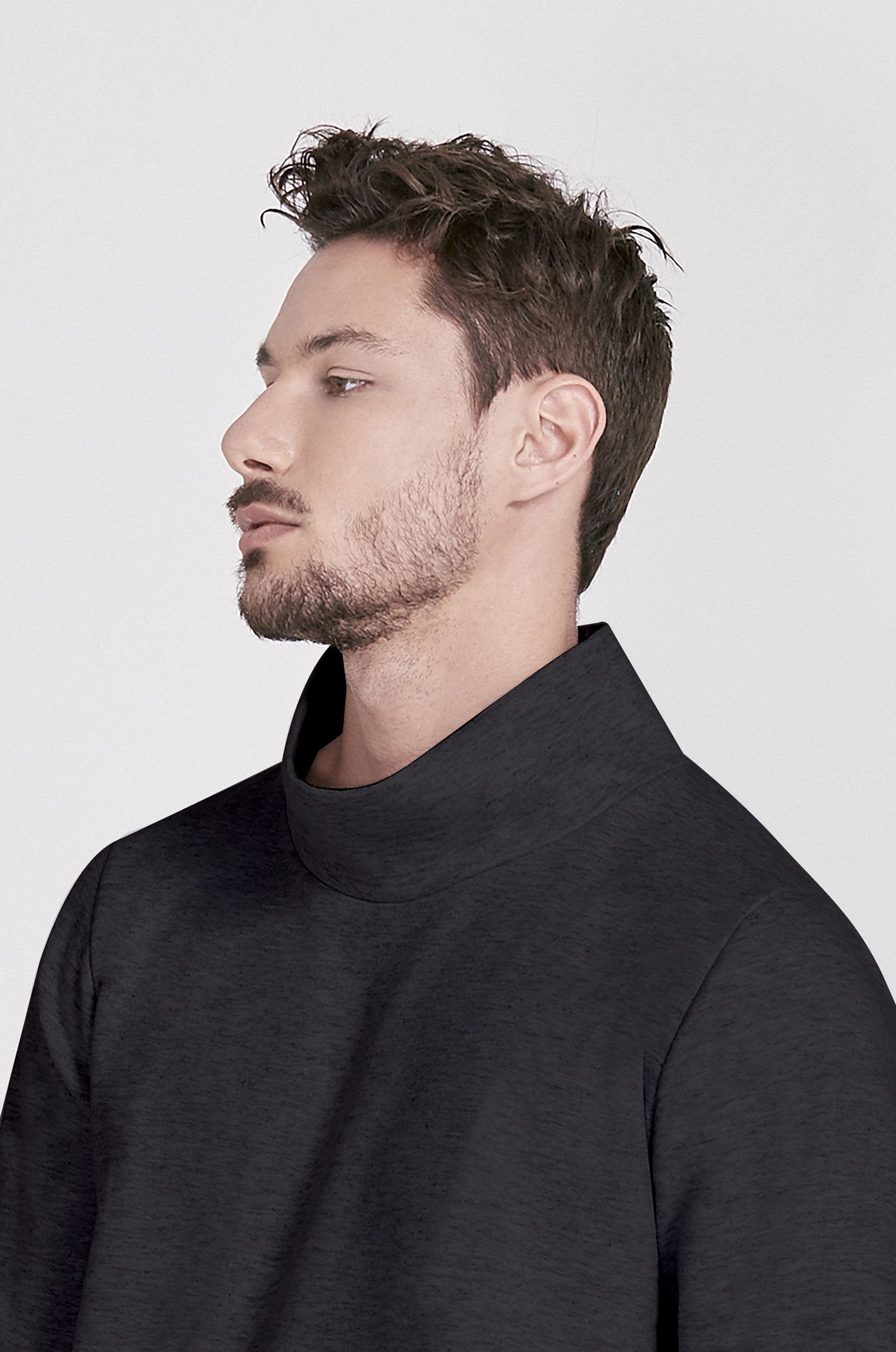 Moletom Peluciado Gola Estruturada Preto