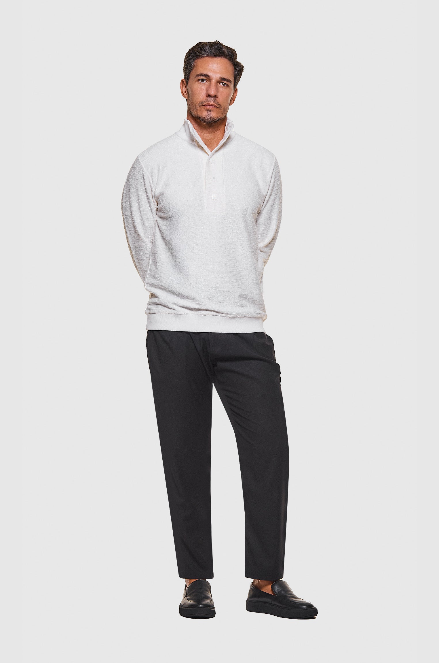 Moletom Texturizado Gola Alta com Botões Off White