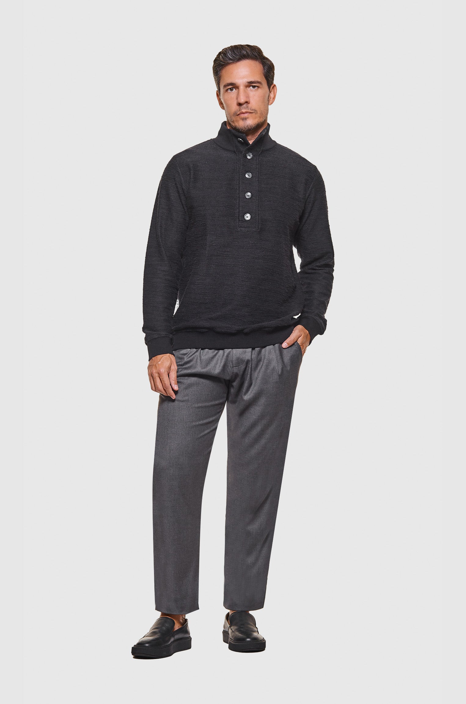 Moletom Texturizado Gola Alta com Botões Preto